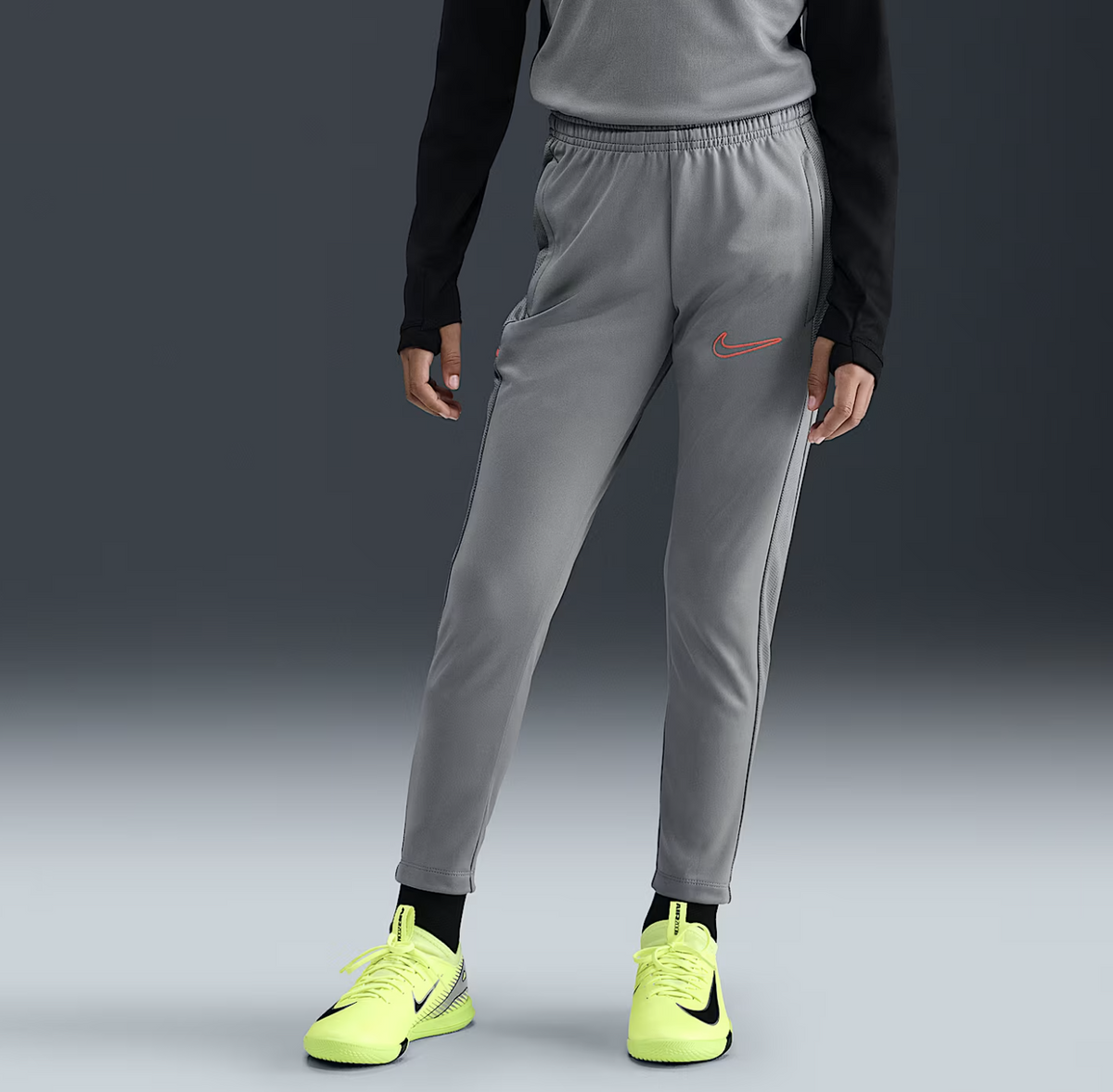 Nike Academy Fussballhose mit Dri-FIT-Technologie Junior, grau/rot